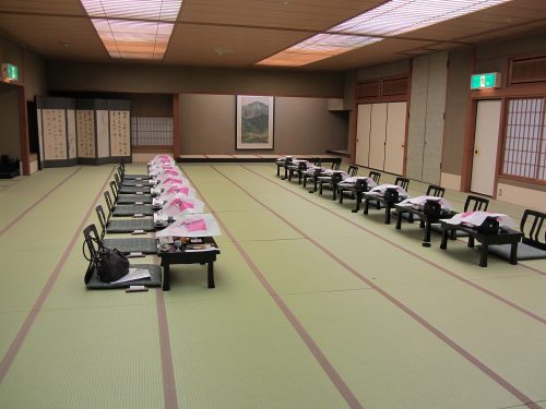 Il ristorante del Ryokan, dove si mangia tutti assieme. Purtroppo il tavolo basso con la seggiola senza gambe sono per gli occidentali una tortura. Perchè si mangia seduti sulla stuoia con le gambe incrociate