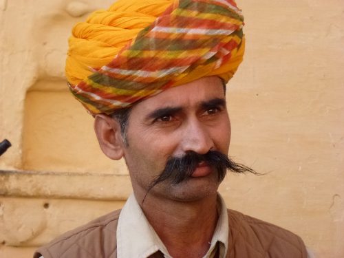Altri baffi e turbante