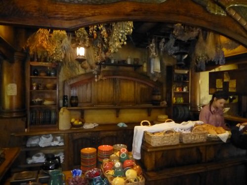Compreso nel biglietto d'ingresso un calice di buona birra della Taverna. La scelta comprende un nera forte, simile alla Guinnes, una analcolica di sidro (mele), e poi la una gustosissima ginger-beer, aromatizzata allo zenzero