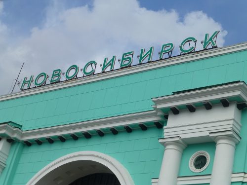 Novosibirsk con 1,5 milioni di abitanti è la città più importante della Siberia, venne fondata nel 1893 per la costruzio del ponte ferroviario sul fiume Ob